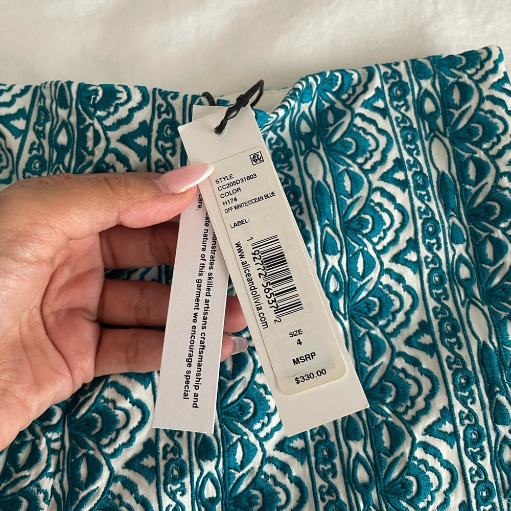 Alice + Olivia Sherri Embroidered Shorts | NWT | Size 4 - Picture 7 of 8